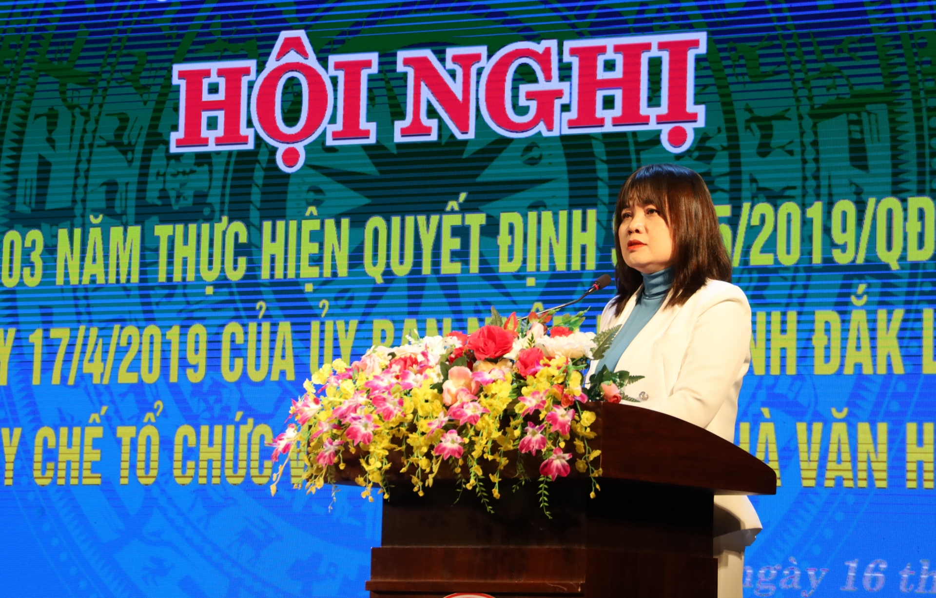 Phó Chủ tịch UBND tỉnh H’Yim Kđoh phát biểu tại hội nghị.
